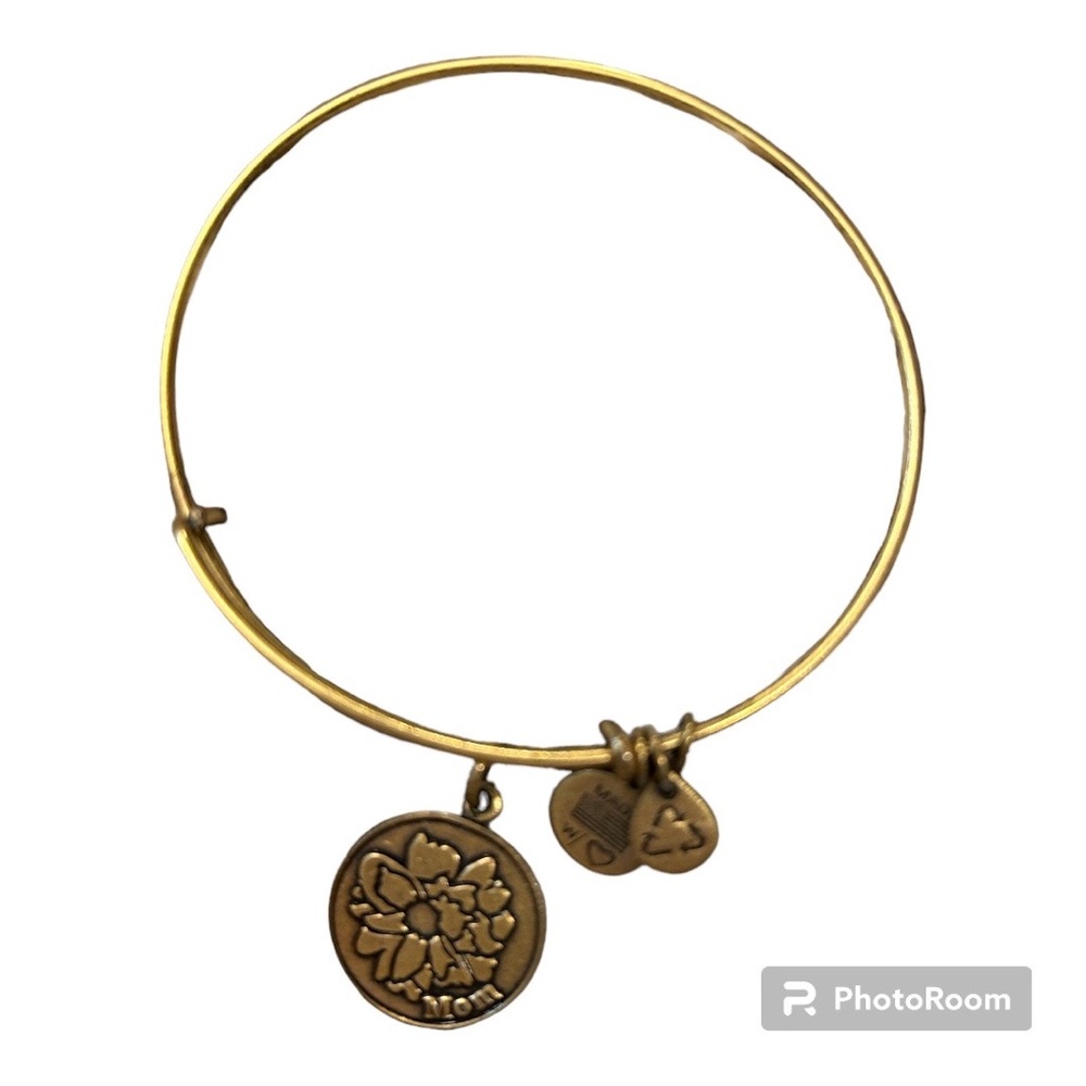Alex & Ani EUC Retired Alex & Ani 2015 Mom Energy
Charm Bracelet
